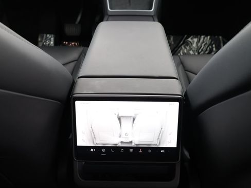Used 2026 Tesla Model Y Long Range RWD image 29