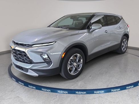 Used 2025 Chevrolet Blazer LT FWD image 1