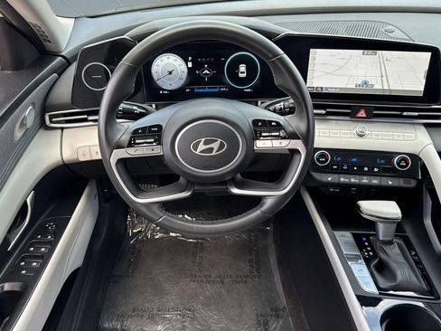 Used 2025 Hyundai Elantra Limited FWD image 29