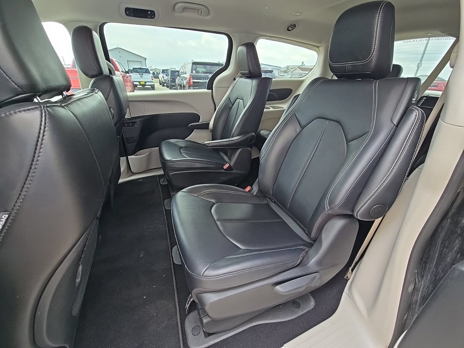 Used 2024 Chrysler Pacifica Limited FWD image 10