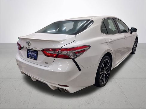 Used 2018 Toyota Camry L image 13