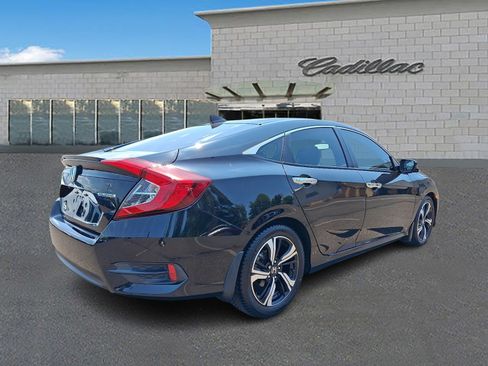 Used 2018 Honda Civic Touring image 4