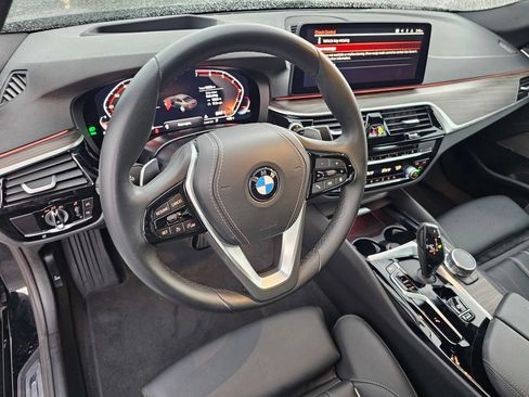 Used 2023 BMW 530i w/ Premium Package RWD image 15