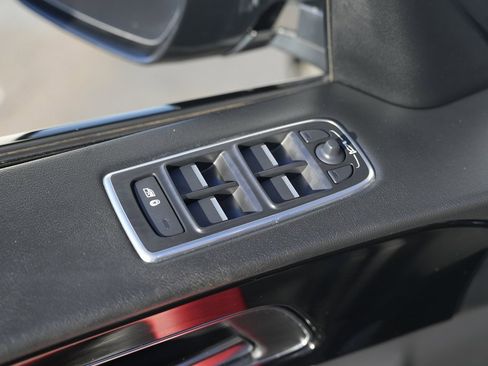 Used 2017 Jaguar F-PACE R-Sport image 30