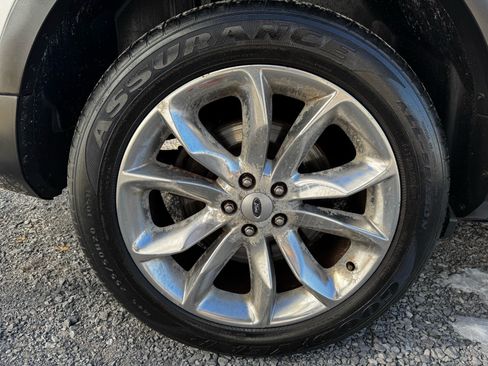 Used 2014 Ford Explorer Limited w/ Equipment Group 302A AWD/4WD image 8