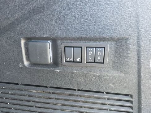 Used 2025 GMC Yukon Denali AWD/4WD image 15