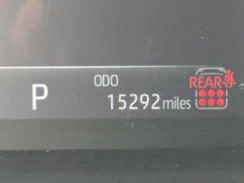 Used 2025 Toyota Highlander LE image 25