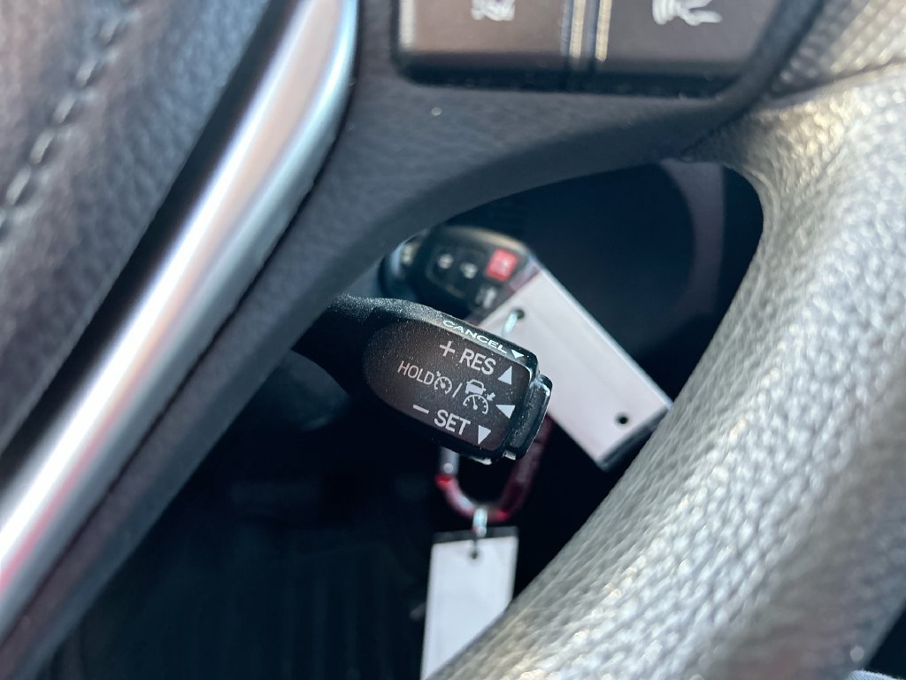Used 2018 Toyota Corolla LE FWD image 17