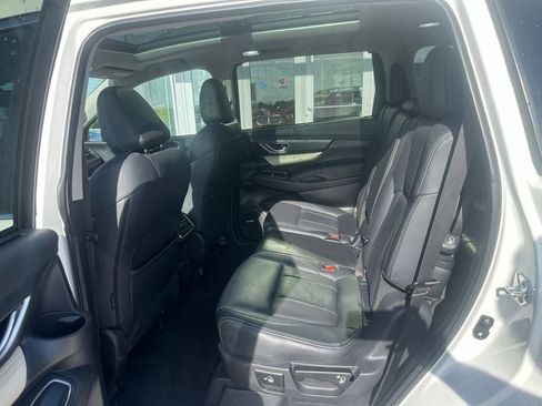 Used 2022 Subaru Ascent Limited w/ Technology Package AWD/4WD image 21