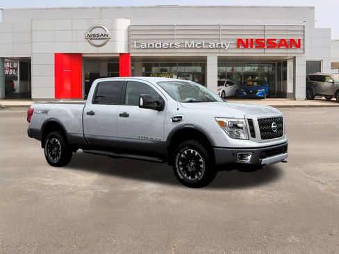 Used 2019 Nissan Titan PRO-4X w/ Pro-4x Convenience Package image 1