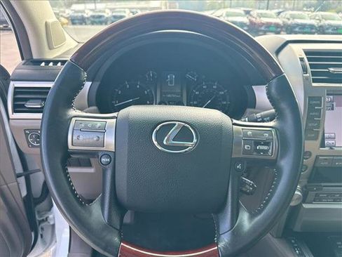 Used 2013 Lexus GX 460 image 19