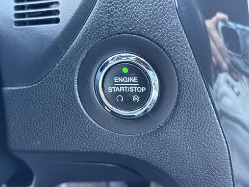 Used 2018 Ford Explorer XLT w/ Equipment Group 202A image 17