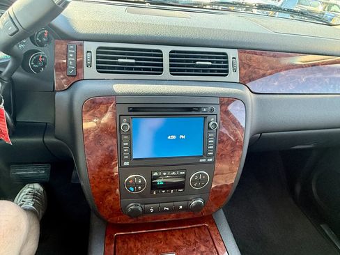 Used 2010 Chevrolet Suburban LTZ AWD/4WD image 12