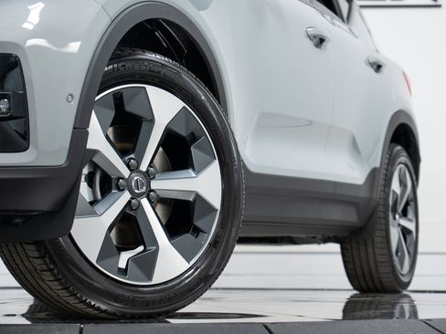 New 2026 Volvo XC40 B5 Plus w/ Protection Package Premier AWD/4WD image 27