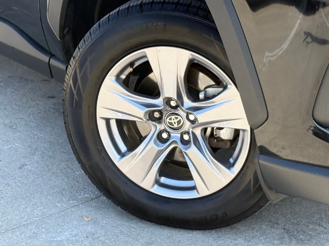 Used 2025 Toyota RAV4 XLE FWD image 2