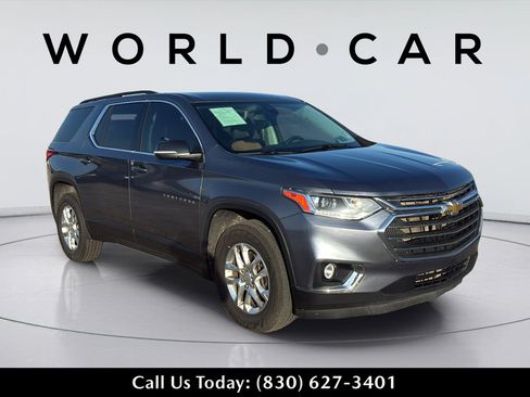 Used 2020 Chevrolet Traverse LT FWD image 2