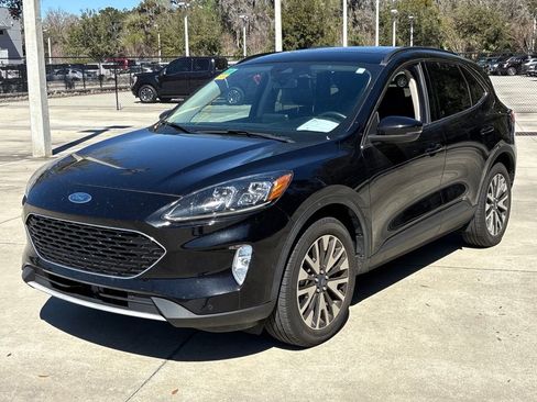 Used 2020 Ford Escape Titanium image 14