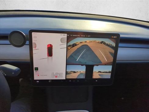 Used 2023 Tesla Model Y Performance image 18