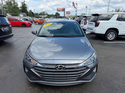 Used 2020 Hyundai Elantra SE w/ Cargo Package (C1) FWD image 2