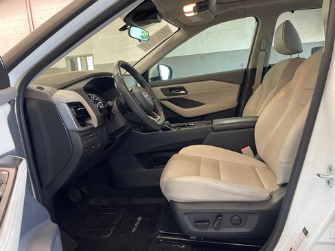 Certified 2023 Nissan Rogue SV w/ SV Premium Package FWD image 9