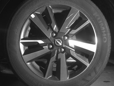 Used 2025 Nissan Versa SV FWD image 14