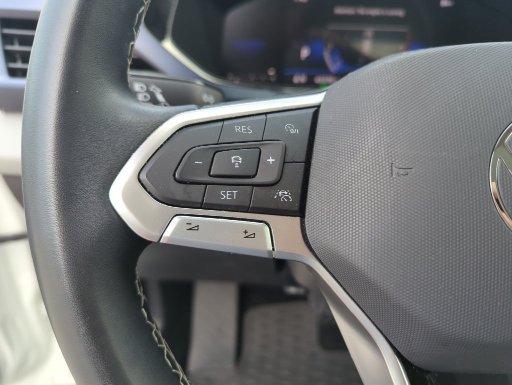 Used 2023 Volkswagen Taos SE w/ Panoramic Sunroof Package FWD image 22