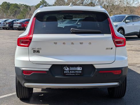 Used 2024 Volvo XC40 B5 Plus image 8