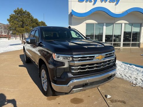 Used 2023 Chevrolet Silverado 1500 LTZ image 2