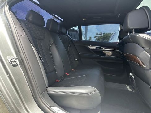 Used 2021 BMW 740i w/ M Sport Package RWD image 29