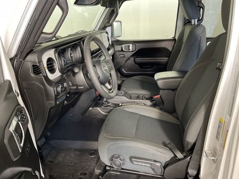 Used 2025 Jeep Wrangler Willys image 17