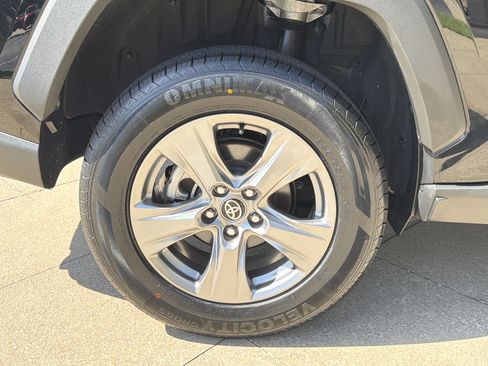 Used 2024 Toyota RAV4 XLE FWD image 17