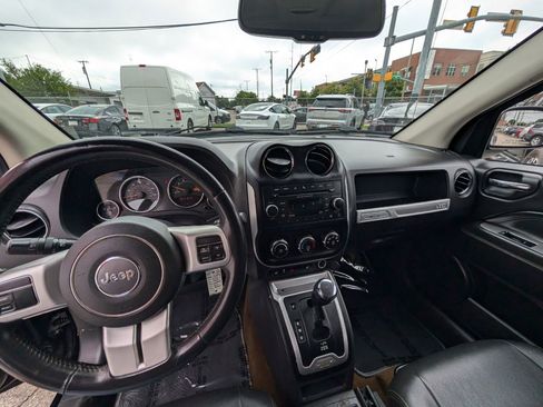 Used 2016 Jeep Compass Latitude image 21