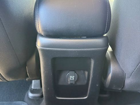 Used 2019 Dodge Journey SE FWD image 12