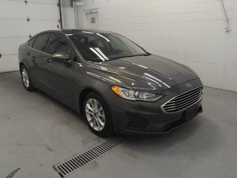 Used 2020 Ford Fusion SE image 11