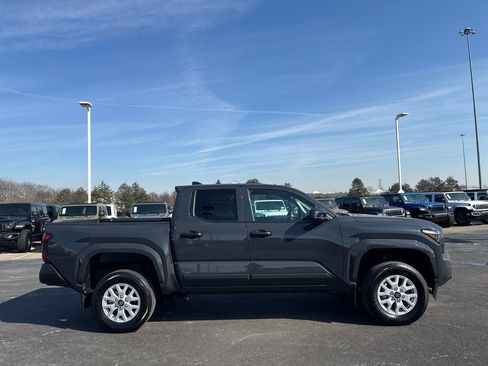 Used 2024 Toyota Tacoma SR image 2