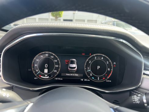 Used 2026 Jaguar F-PACE R-Dynamic S AWD/4WD image 23