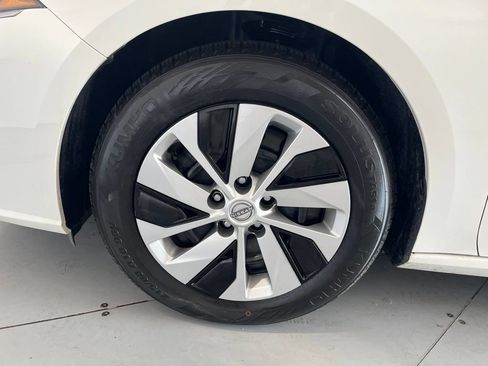 Used 2024 Nissan Altima 2.5 S FWD image 13