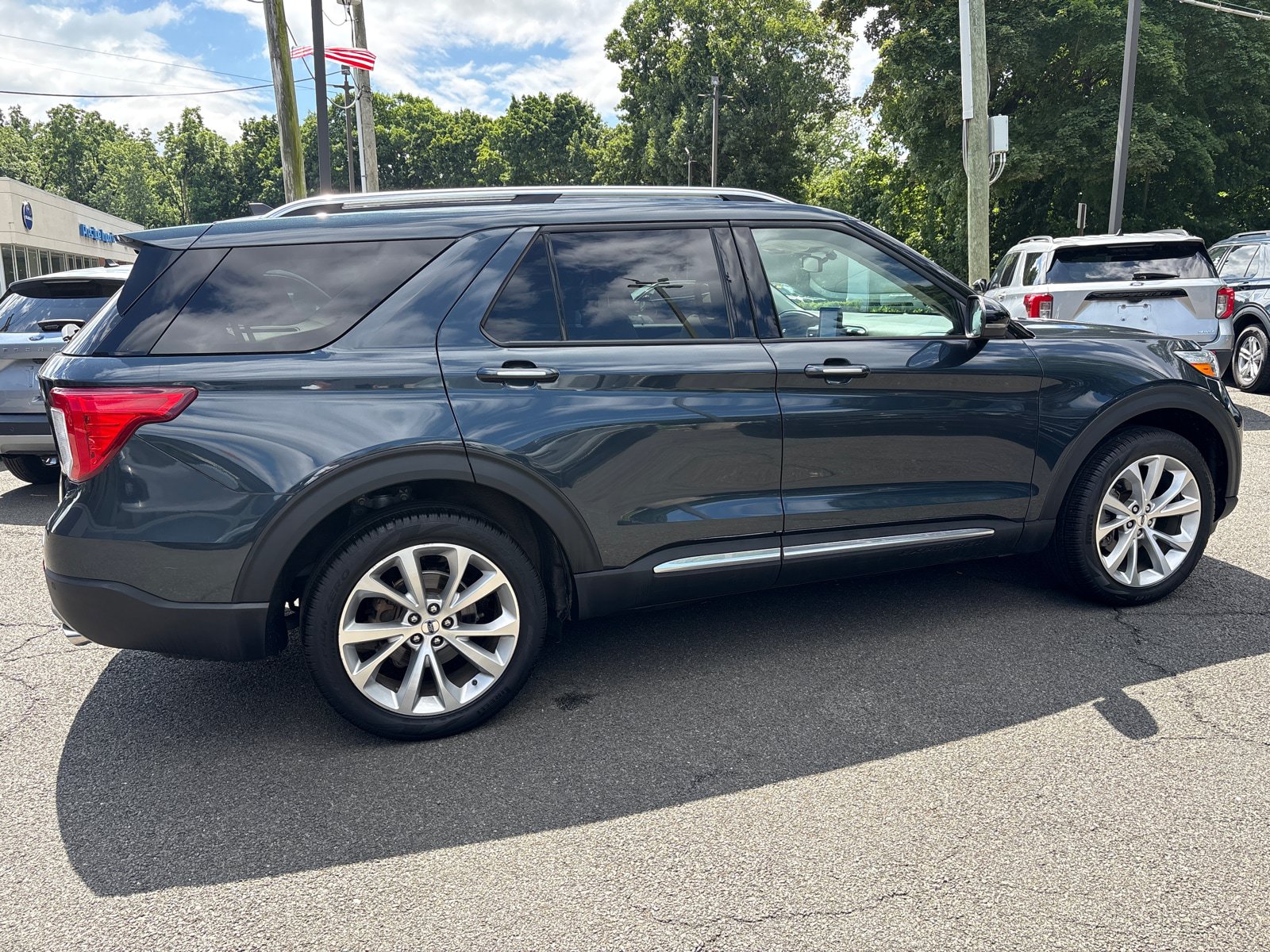 Used 2023 Ford Explorer Platinum w/ Technology Package AWD/4WD image 10