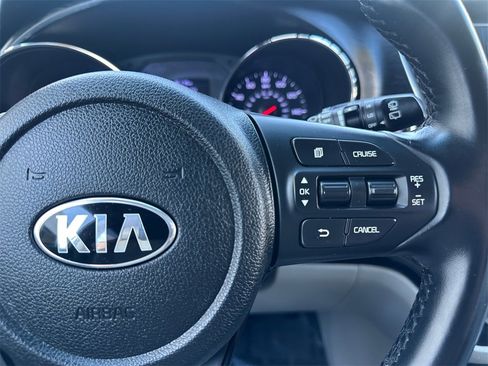 Used 2020 Kia Sedona EX image 29
