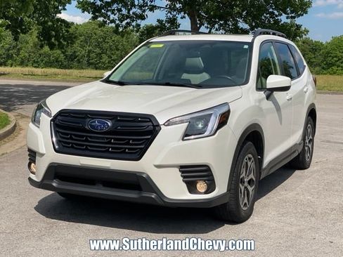 Used 2023 Subaru Forester Premium AWD/4WD image 3
