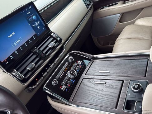 Used 2023 Lincoln Navigator L Reserve AWD/4WD image 21