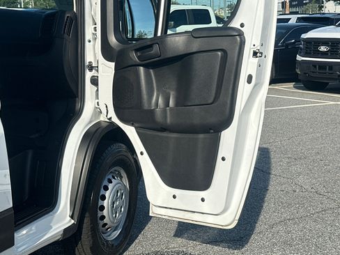 Used 2025 RAM ProMaster 2500 w/ Convenience Group FWD image 14