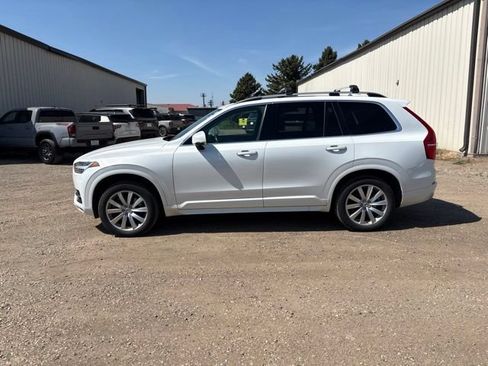 Used 2018 Volvo XC90 T6 Momentum w/ Momentum Plus Package AWD/4WD image 6