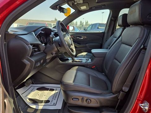 Used 2023 Chevrolet Traverse High Country AWD/4WD image 2