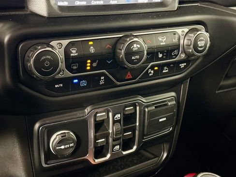 Used 2022 Jeep Wrangler Unlimited Sahara w/ Cold Weather Group image 31