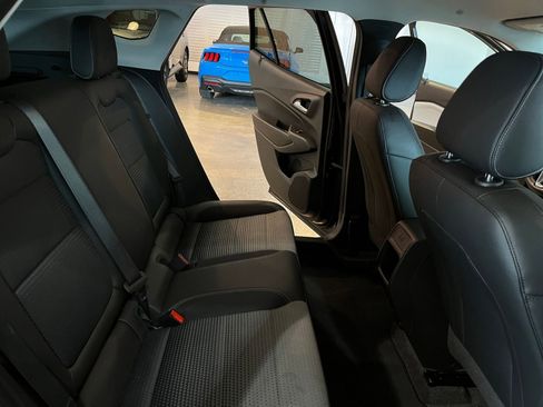 Used 2025 Chevrolet Trax LT w/ LT Convenience Package image 36