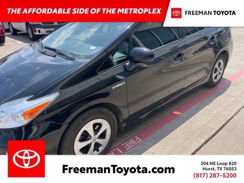 Used 2015 Toyota Prius Three FWD image 1