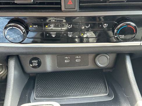 Used 2024 Nissan Rogue S AWD/4WD image 30