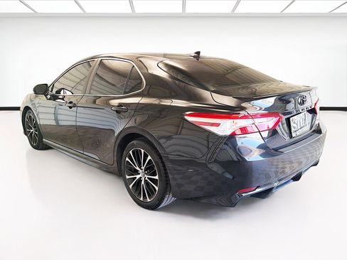 Used 2020 Toyota Camry SE FWD image 6