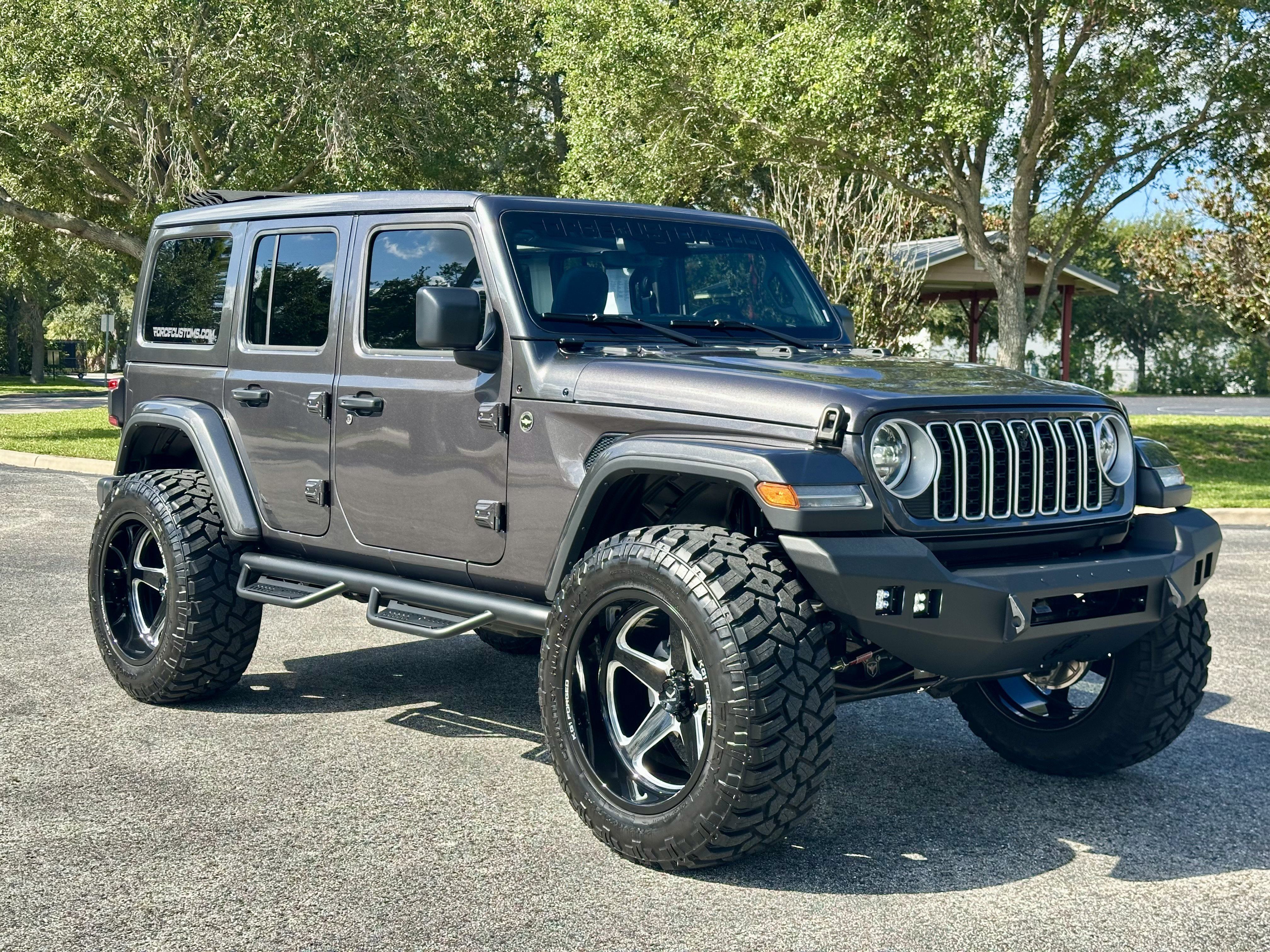 Used 2025 Jeep Wrangler Unlimited Sahara w/ Safety Group AWD/4WD image 8